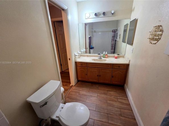 1327 NW 87th Ter, Coral Springs FL 33071