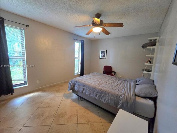 1327 NW 87th Ter, Coral Springs FL 33071