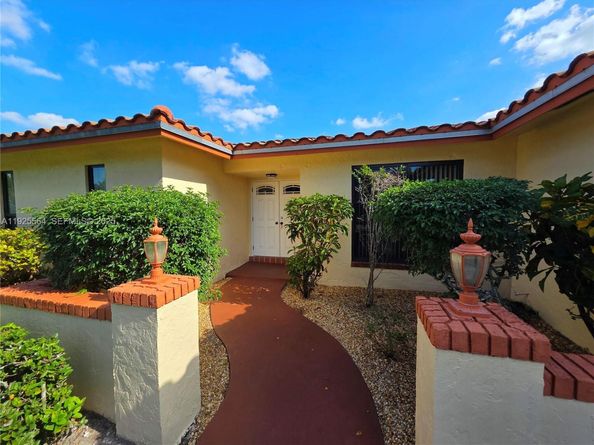 1327 NW 87th Ter, Coral Springs FL 33071