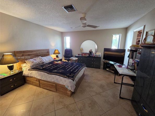 1327 NW 87th Ter, Coral Springs FL 33071