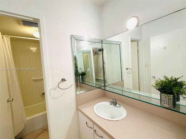 100 Lincoln Rd 1427, Miami Beach FL 33139