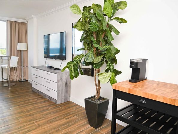 19201 Collins Ave 504, Sunny Isles Beach FL 33160