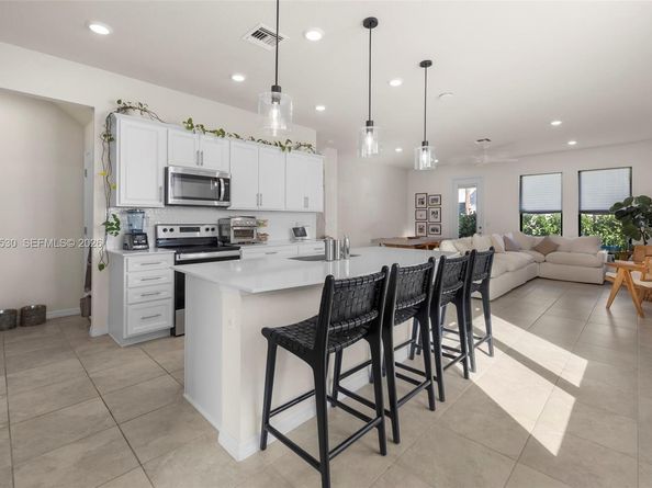 2121 S Appleton Cir S, Oakland Park FL 33309