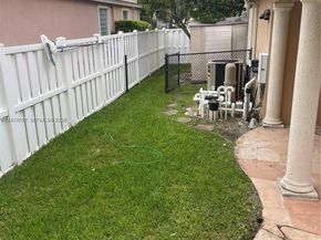 1552 NW 135th Ave, Pembroke Pines FL 33028