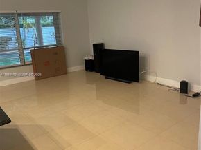 1552 NW 135th Ave, Pembroke Pines FL 33028