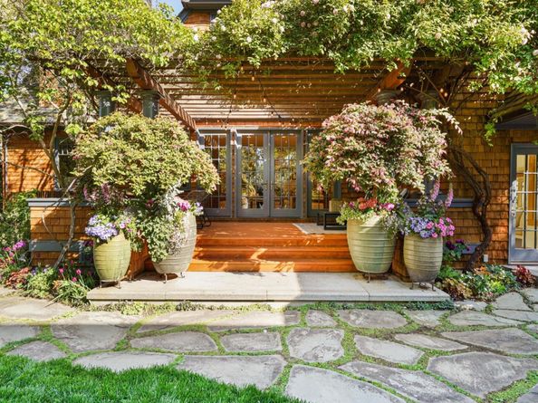 535 Kingsley Avenue, Palo Alto CA 94301