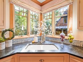 535 Kingsley Avenue, Palo Alto CA 94301