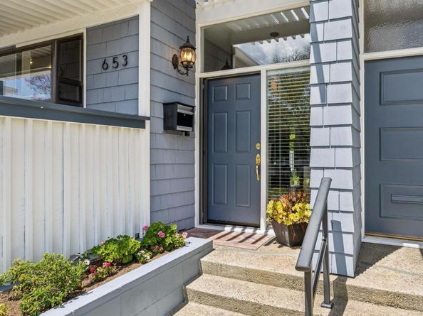 653 Fox Court, Redwood City CA 94061