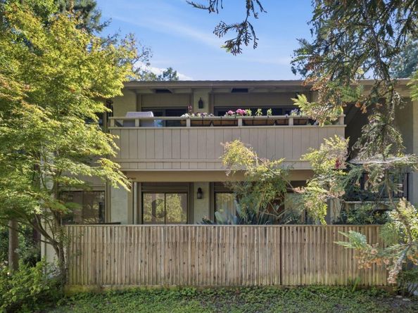 20760 4th Street 11, Saratoga CA 95070