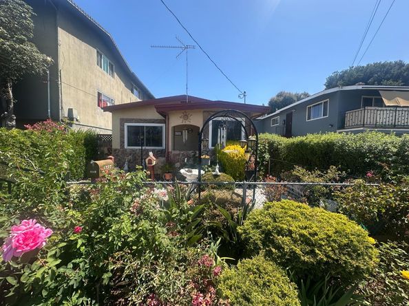 2727 Blenheim Avenue, Redwood City CA 94063
