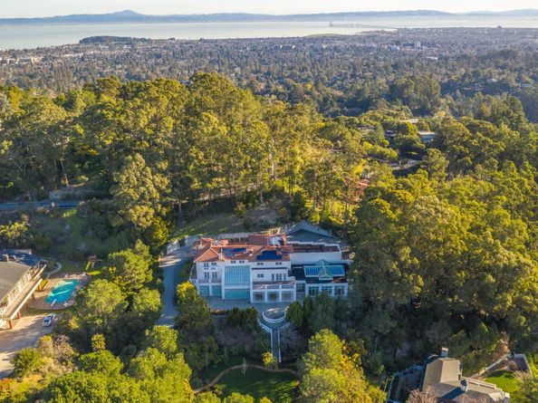 15 Boroughwood Place, Hillsborough CA 94010