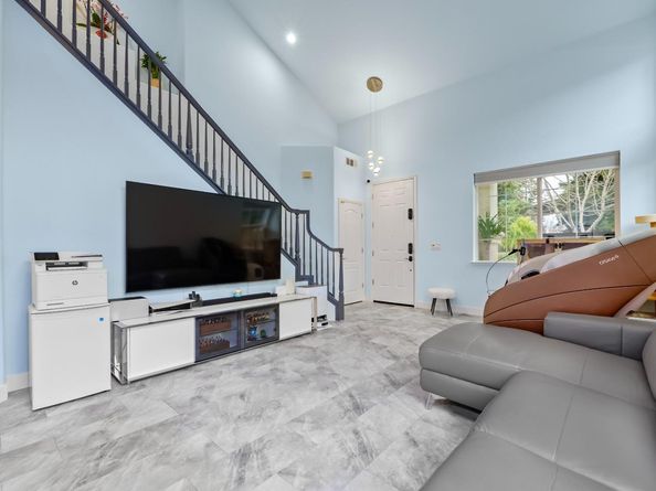 708 Raineer Court, San Leandro CA 94577