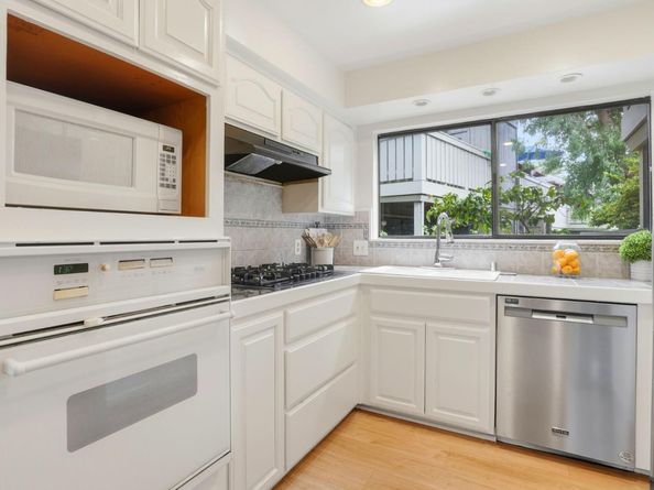 14351 Saratoga Avenue A, Saratoga CA 95070