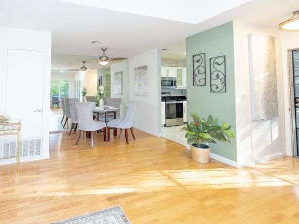 700 Canyon Oaks Drive H, Oakland CA 94605