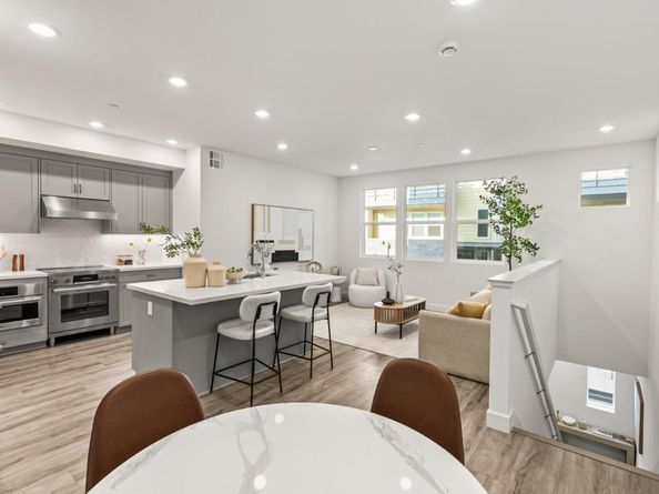 1303 Besra Trail 13, Sunnyvale CA 94087