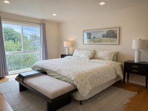 1033 Crestview Drive 216, Mountain View CA 94040