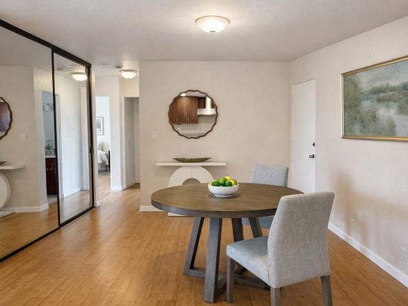 1033 Crestview Drive 216, Mountain View CA 94040