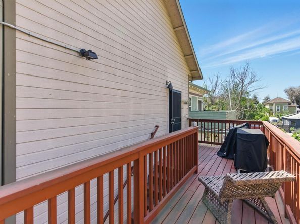 1915 West Street, Oakland CA 94612