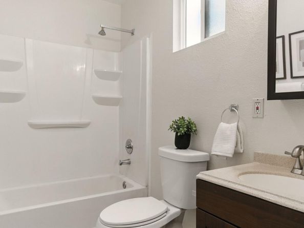 1915 West Street, Oakland CA 94612