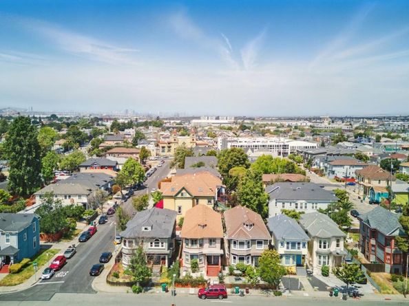 1915 West Street, Oakland CA 94612