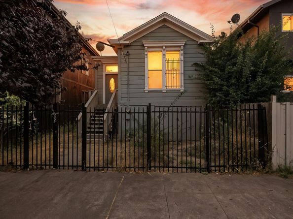 943 26th Street, Oakland CA 94607