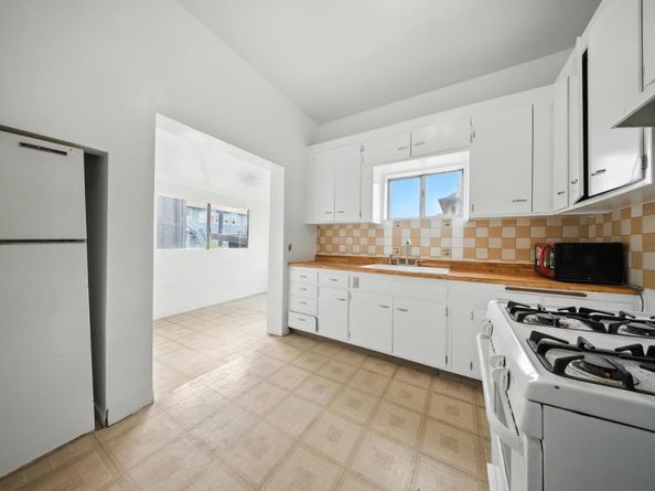 943 26th Street, Oakland CA 94607