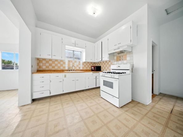 943 26th Street, Oakland CA 94607