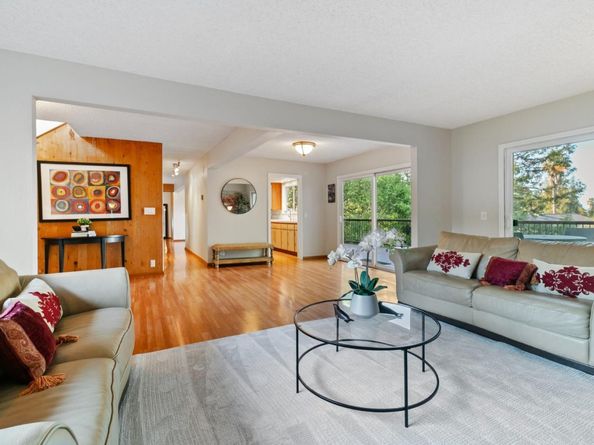 878 Hillcrest Drive, Redwood City CA 94062