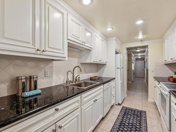 1115 Continentals Way 203, Belmont CA 94002