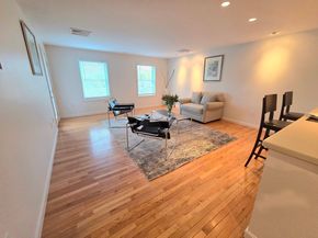 212 Humphrey St 202, Marblehead MA 01945