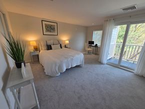 212 Humphrey St 202, Marblehead MA 01945
