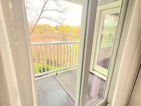 212 Humphrey St 202, Marblehead MA 01945