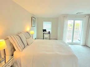 212 Humphrey St 202, Marblehead MA 01945