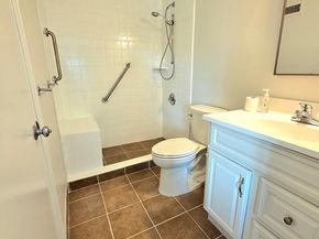 212 Humphrey St 202, Marblehead MA 01945