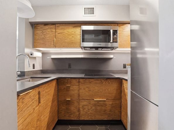 51 Pettee St 47, Newton MA 02464