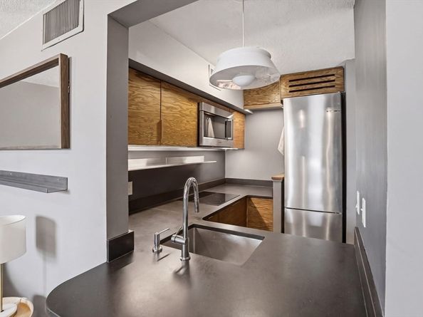 51 Pettee St 47, Newton MA 02464