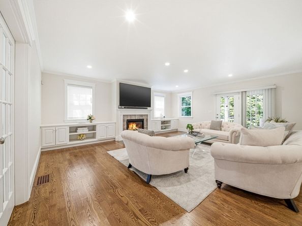 35 Marshall Rd, Wellesley MA 02482