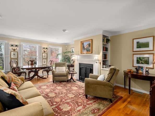 99 Anderer Ln 8, Boston MA 02132