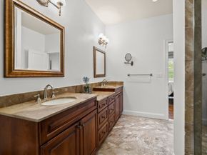 127 Johnson Woods Dr 127, Reading MA 01867