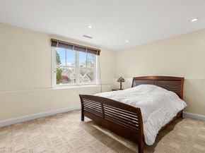 127 Johnson Woods Dr 127, Reading MA 01867
