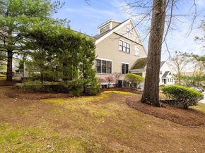 127 Johnson Woods Dr 127, Reading MA 01867