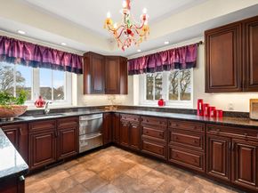 127 Johnson Woods Dr 127, Reading MA 01867
