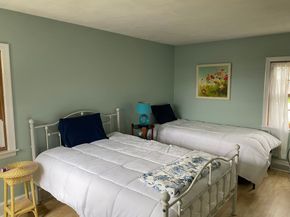 3 Woodlawn Ave, Mattapoisett MA 02739