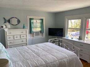 3 Woodlawn Ave, Mattapoisett MA 02739