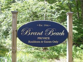 3 Woodlawn Ave, Mattapoisett MA 02739