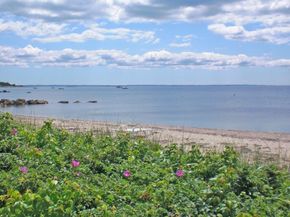 3 Woodlawn Ave, Mattapoisett MA 02739