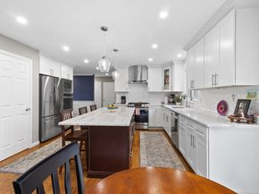25 Farmington Dr, Shrewsbury MA 01545