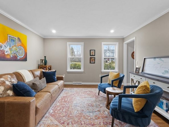 25 Farmington Dr, Shrewsbury MA 01545
