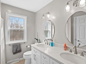 25 Farmington Dr, Shrewsbury MA 01545