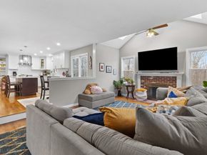 25 Farmington Dr, Shrewsbury MA 01545